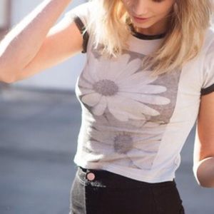 BRANDY MELVILLE FLOWER CROP TOP